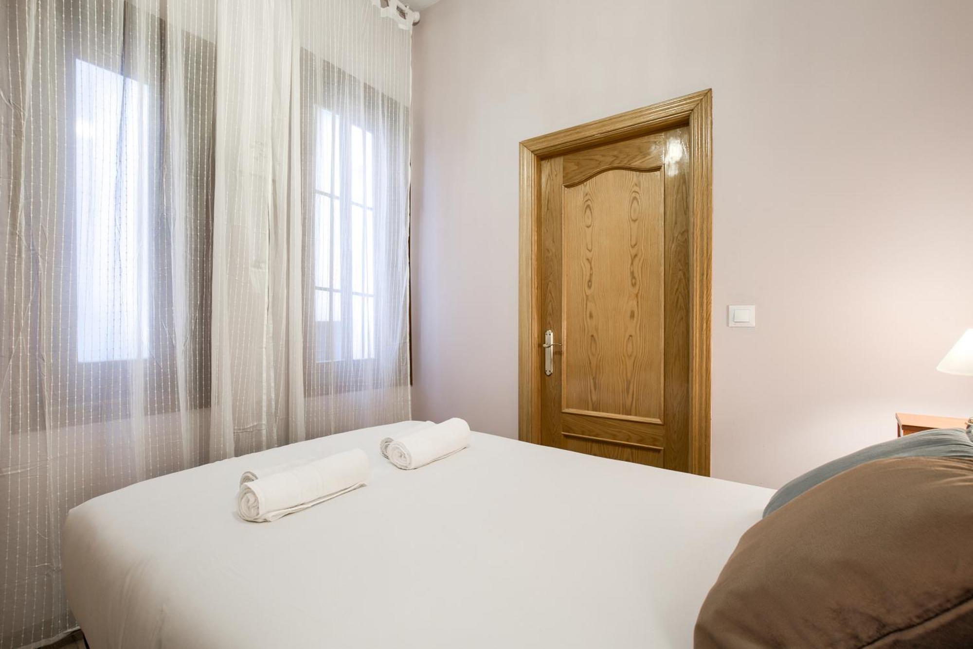 Tirso De Molina I - 3 Dormitorios, 2 Banos Appartement Madrid