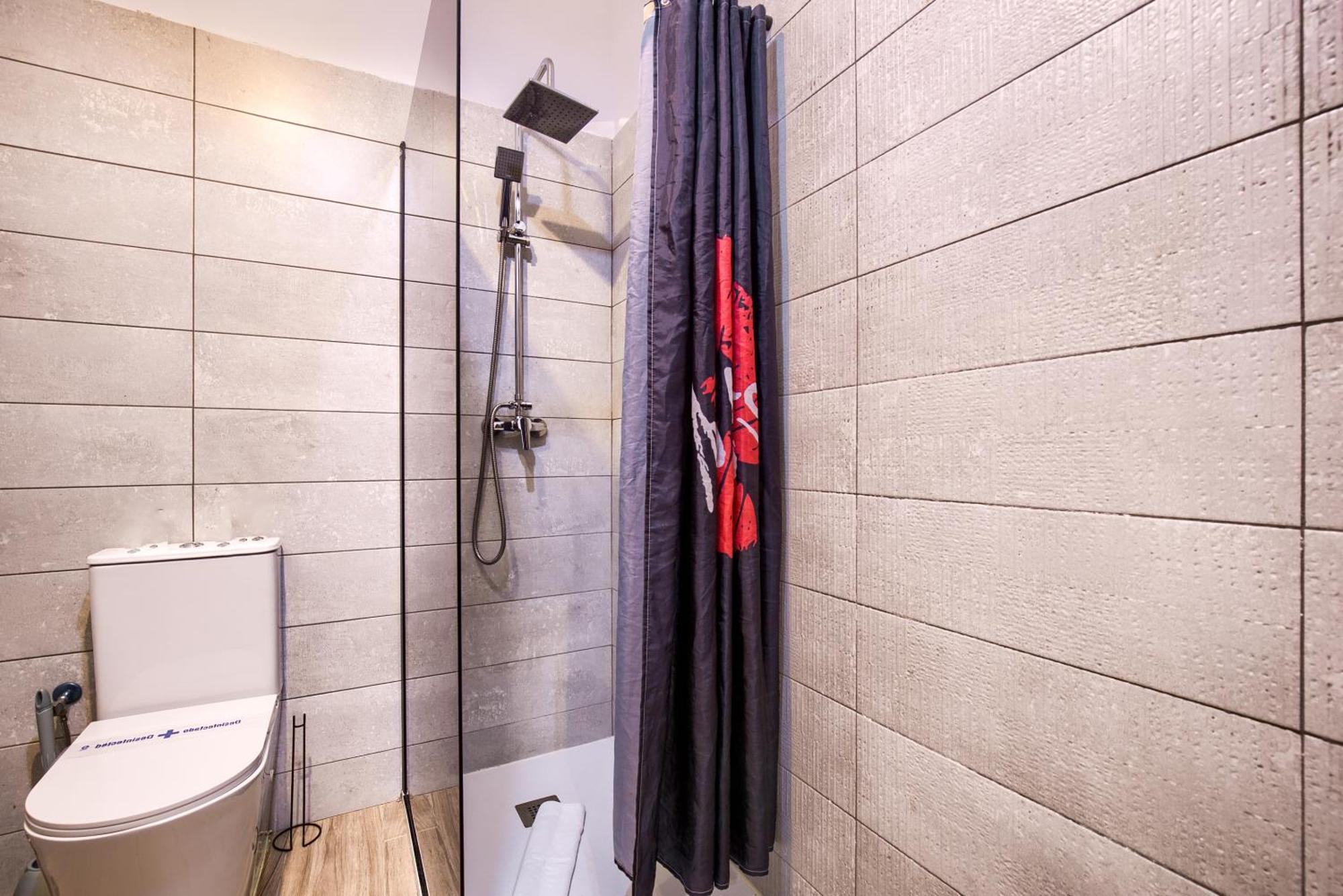 Tirso De Molina I - 3 Dormitorios, 2 Banos Apartamento *