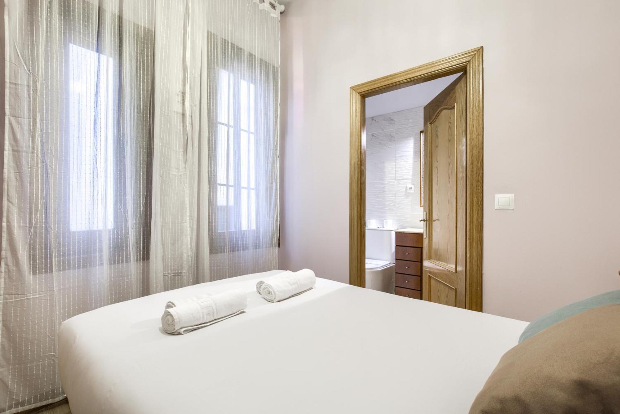 Tirso De Molina I - 3 Dormitorios, 2 Banos Apartamento Madri